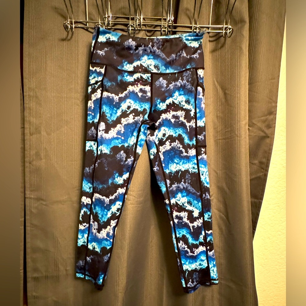 Constantly Varied Gear Capri with pockets size small